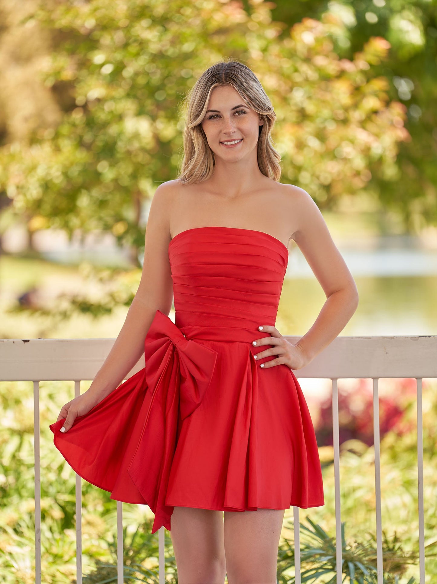 Fern | A-Line Red Strapless Mini Homecoming Dress with Bow - Homecoming Dresses - DINIBLO 