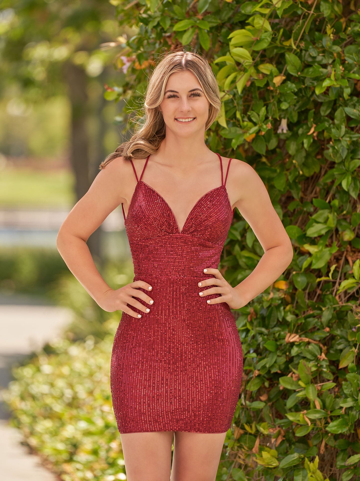 Nigella | Bodycon V Neck Burgundy Sequins Short Homecoming Dress - Homecoming Dresses - DINIBLO 